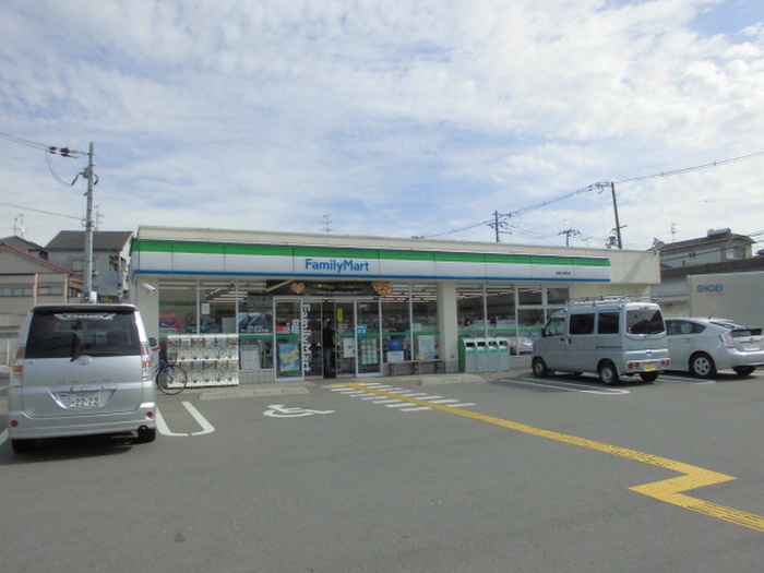 コンビニ　ファミリーマート（コンビニ）まで436m