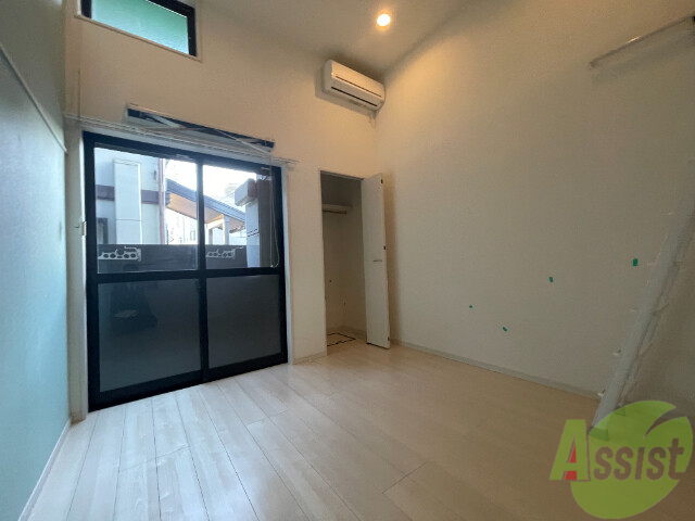 居室・リビング　６帖の洋室です、広々としていて綺麗ですね！