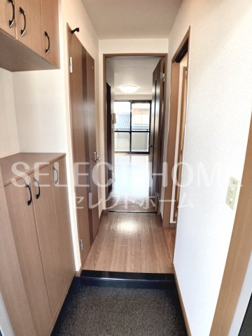 玄関　同型タイプシンプルで使いやすい玄関です