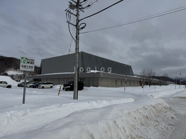 その他　糸魚小学校（その他）まで400m
