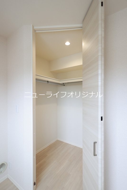 収納　衣類はもちろんたっぷり収納可能なウォークインクローゼット！