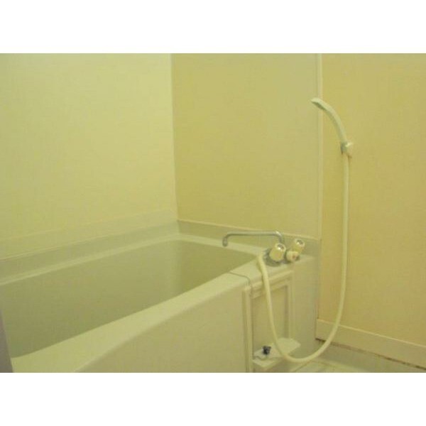 バス・シャワールーム　※入居中またはリフォーム中のため同棟別室写真