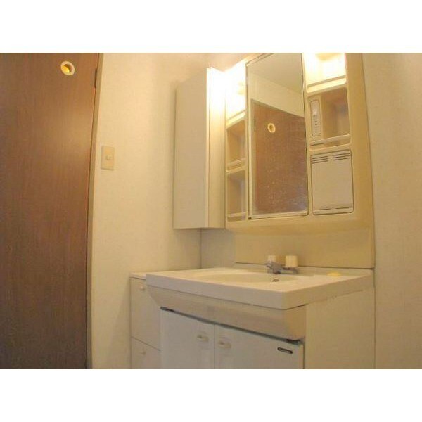 洗面設備　※入居中またはリフォーム中のため同棟別室写真