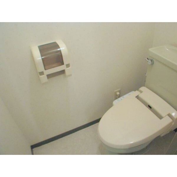 トイレ　※入居中またはリフォーム中のため同棟別室写真