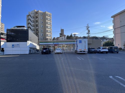 コンビニ　ファミリーマート 千種汁谷店（コンビニ）まで367m