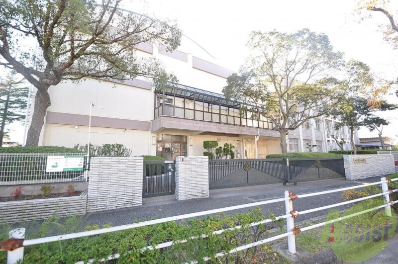 小学校　神戸市立多井畑小学校（小学校）まで972m