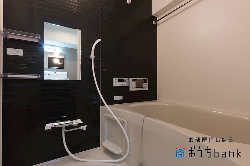 バス・シャワールーム　TVモニター付きの浴室でゆったりできます