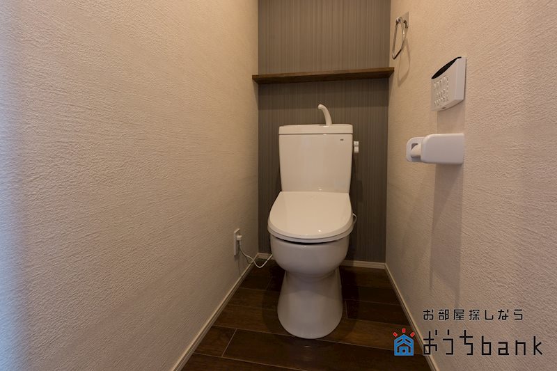 トイレ　清潔感のあるトイレは、温水洗浄便座ついてます