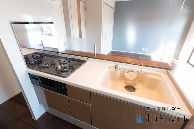 キッチン　おしゃれなアイランドキッチン。ガスコンロ3口つきです
