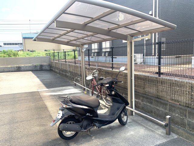 その他　屋根付き駐輪場