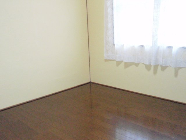 居室・リビング　同物件別号室