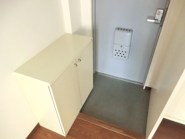 玄関　★玄関に腰高のシューズボックスを設置★