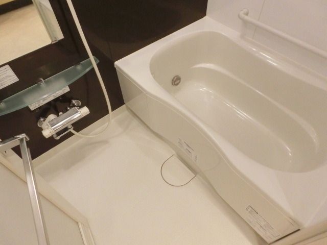 バス・シャワールーム　追焚き付ゆったりサイズバスです