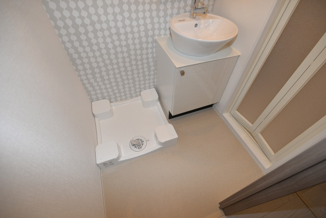 洗面設備　朝の支度にも助かる、独立の洗髪洗面化粧台