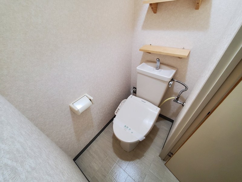 トイレ　温水洗浄便座