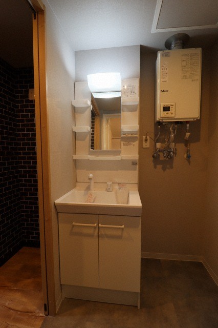 洗面設備　シャワードレッサー付きです！