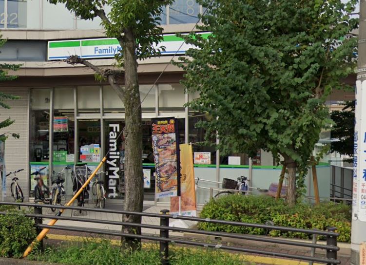 コンビニ　ファミリーマート 梶が谷駅南店（コンビニ）まで93m