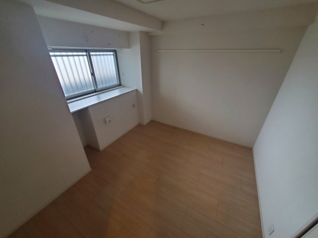 その他部屋・スペース　開放的な寝室です