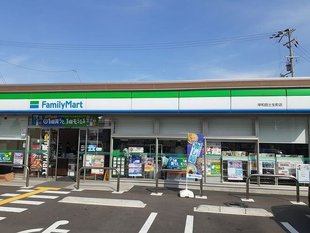 コンビニ　ファミリーマート様（コンビニ）まで450m