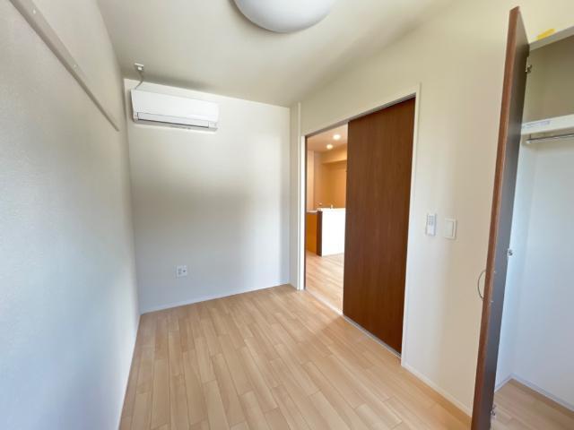 居室・リビング　室内