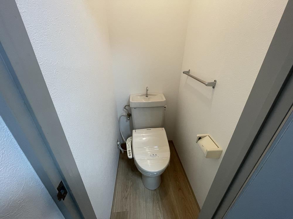 トイレ　温水洗浄暖房便座