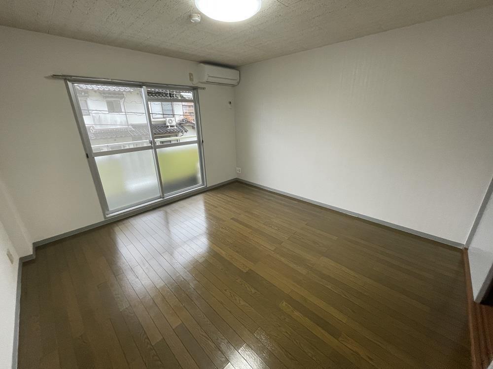 居室・リビング　８帖の居室