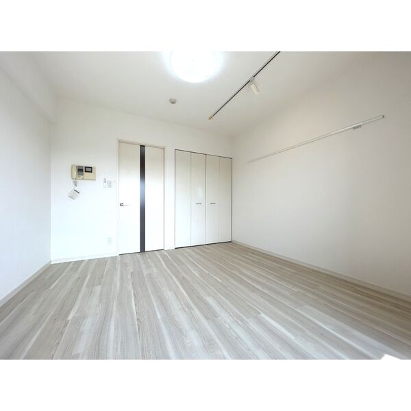 居室・リビング　室内写真は別部屋の写真です。