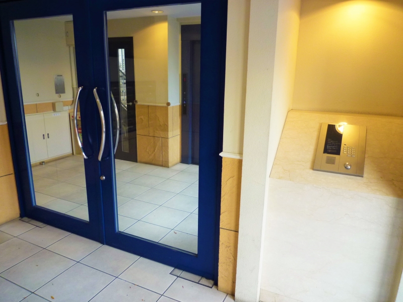 エントランス　安心のオートロック付き♪