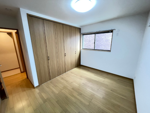 その他部屋・スペース　大容量の収納付きの６．５帖洋室