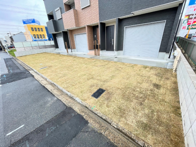 その他　建物前に２台止めれます。