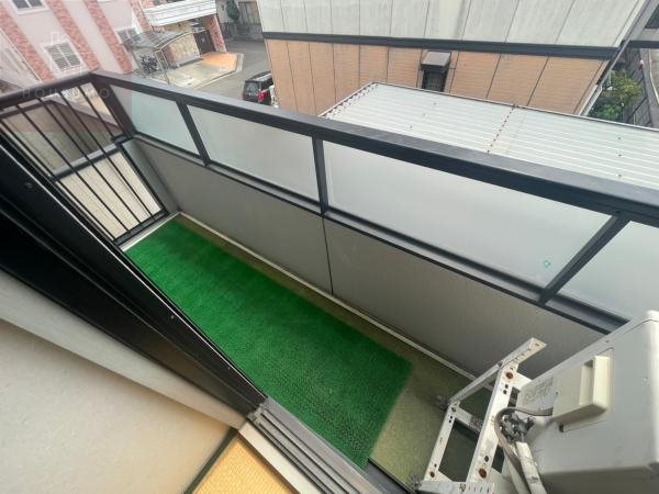 バルコニー　外からの目が気にならないバルコニーで洗濯物が干せます