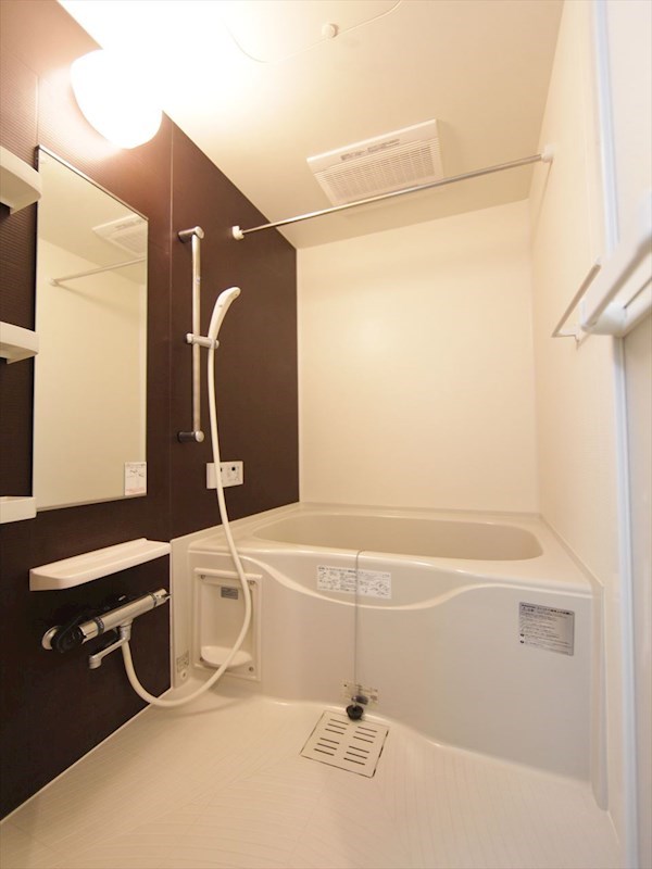 バス・シャワールーム　浴室暖房乾燥機付　追い焚き・オートバス機能付お風呂
