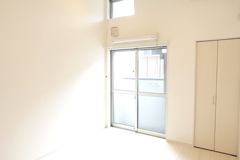 居室・リビング　反転