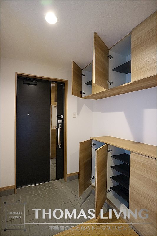 玄関　大容量のシューズボックス御座います。