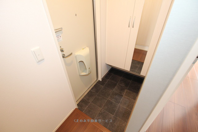 玄関　収納もある玄関です