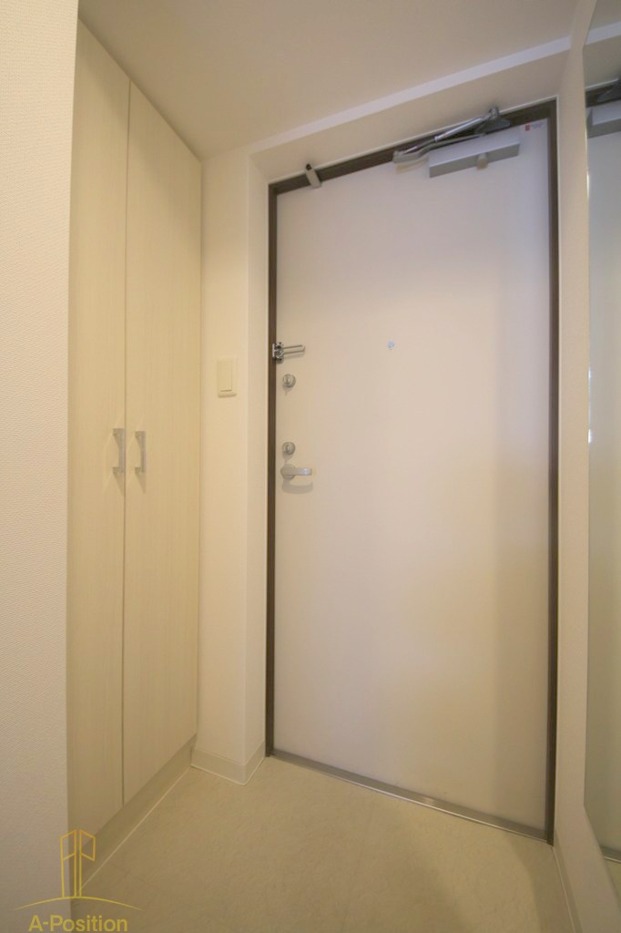 玄関　セレニテ本町グランデ