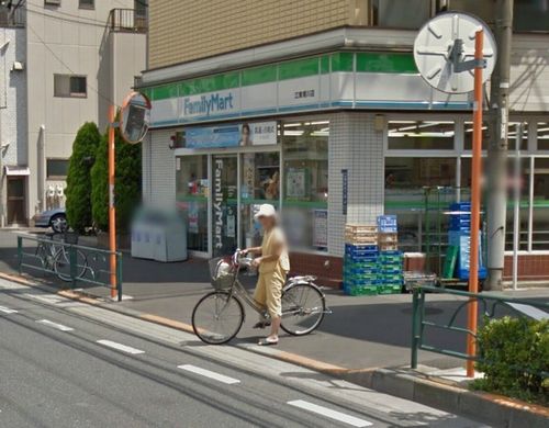 コンビニ　ファミリーマート江東境川店（コンビニ）まで370m