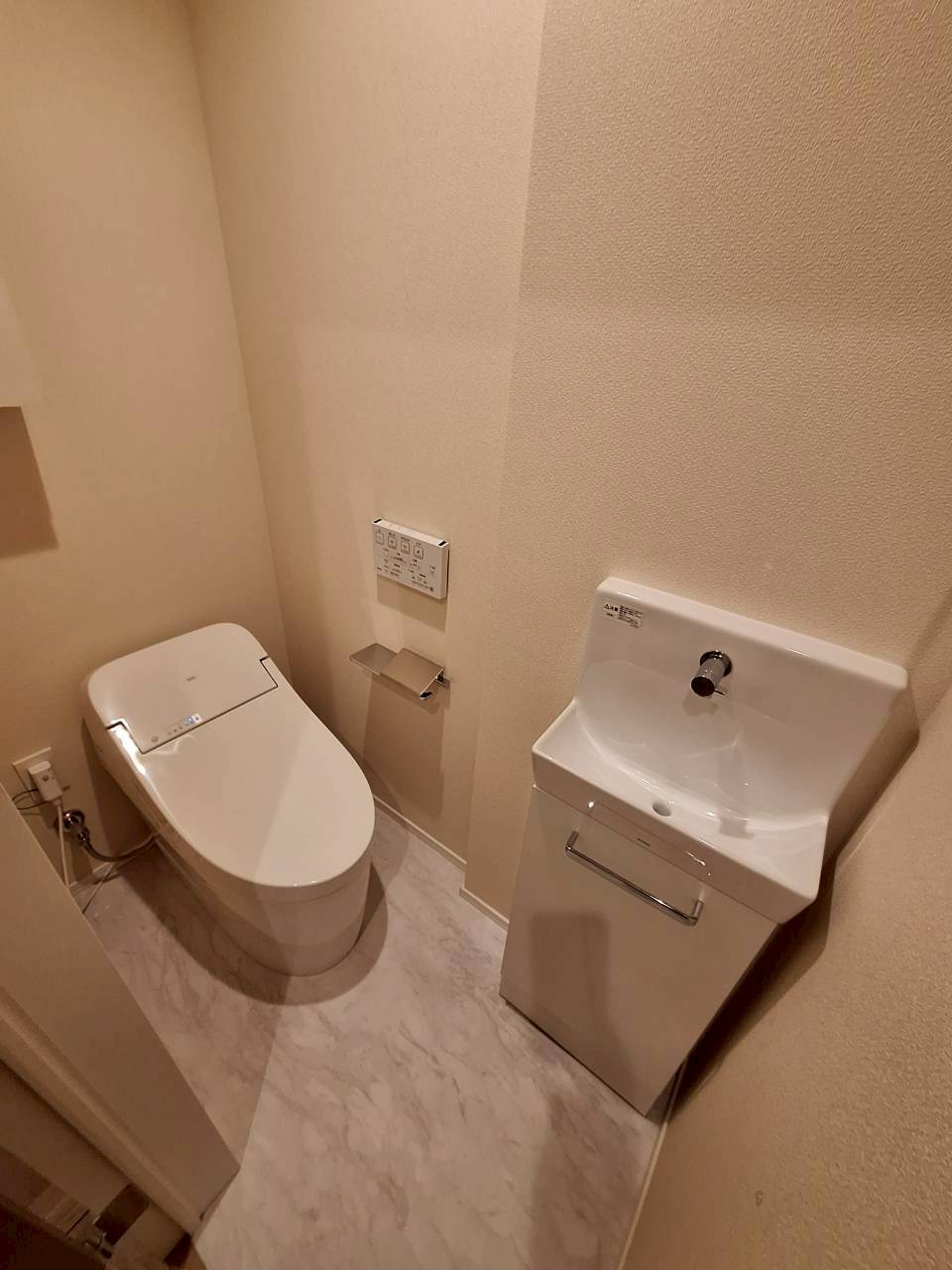 トイレ　★温水洗浄暖房付トイレ★