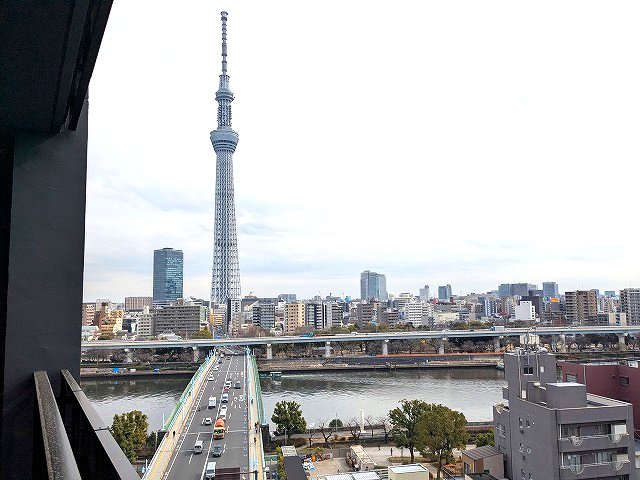 眺望　12F、バルコニーから隅田川・スカイツリー・隅田川花火見えま