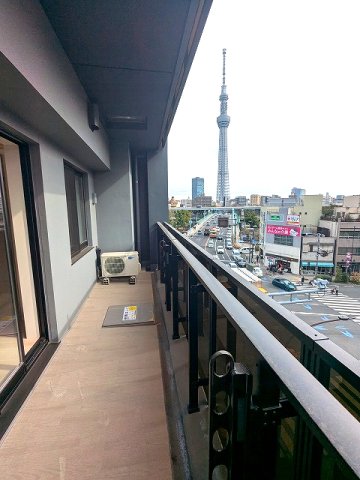 バルコニー　5F、バルコニーからスカイツリー見えます