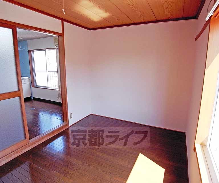 居室・リビング　木に囲まれて落ち着きます・