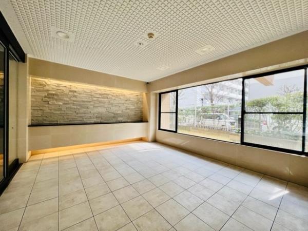 エントランス　落ち着いたエントランスです