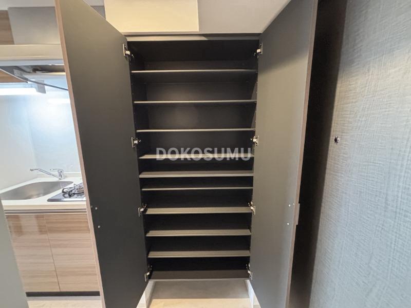 玄関　住まいの顔として相応しい、気品とゆとりのあるエントランス。