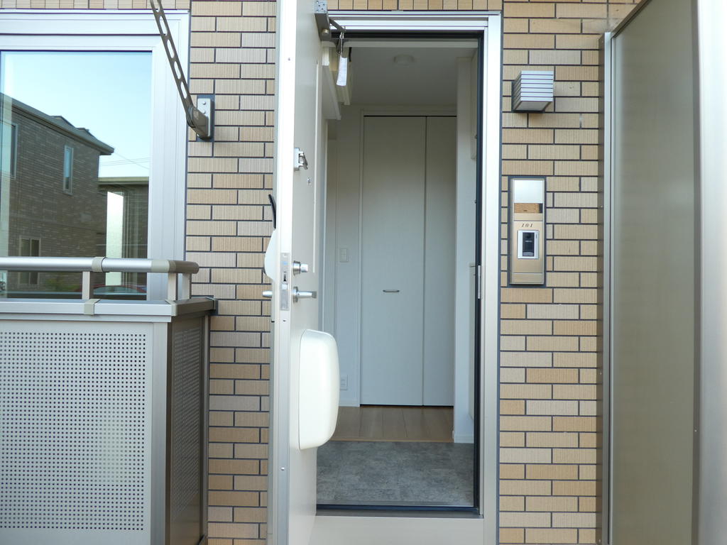 玄関　※写真・動画・パノラマは同物件別部屋のものです。