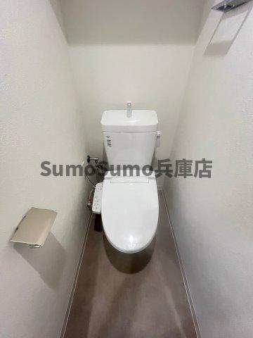 トイレ　落ち着いた色調のトイレです
