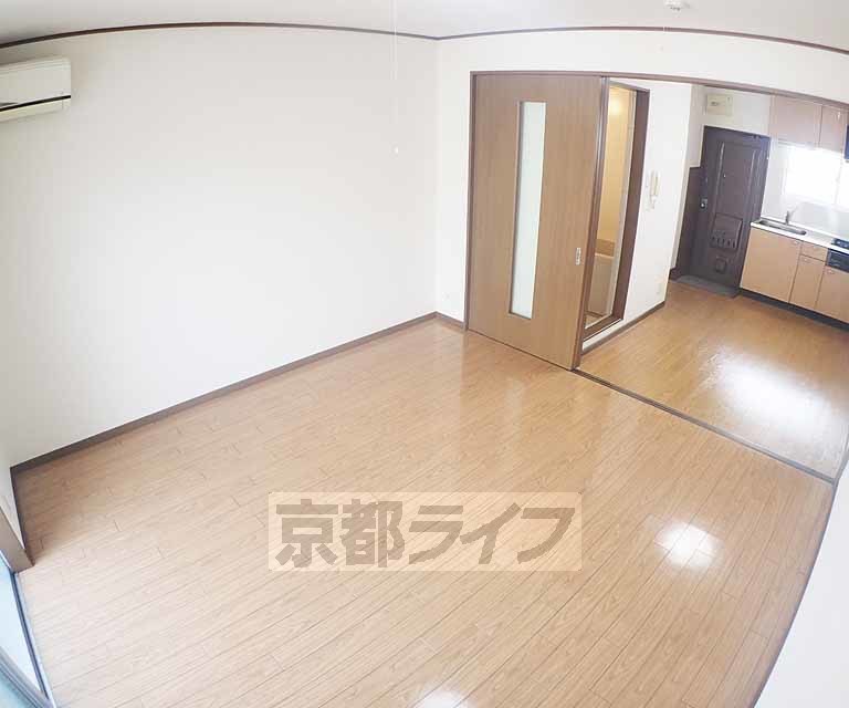 居室・リビング　広々としたお部屋です。