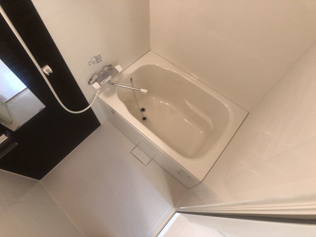 バス・シャワールーム　シンプルで機能的なユニットバスです！