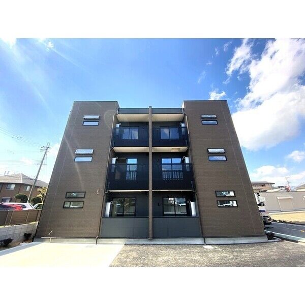 建物外観　4月入居開始予定♪新築2LDKです♪