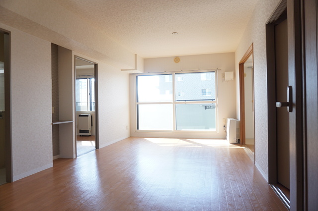 居室・リビング　南西向きのリビング♪