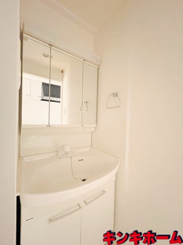 洗面設備　写真は別のお部屋です。（現況を優先してください）